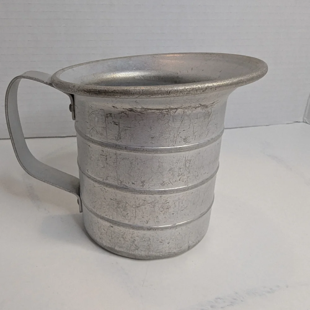 WEAR EVER No 5260 1/2 Vintage Aluminum Measuring Cup